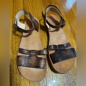 Bed Stu Bed|Stü Flat  Cross Strap Tan Rustic Leather Sandals Size 10